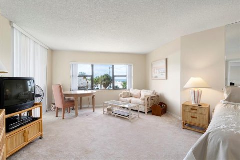 Condominio en alquiler en Saint Pete Beach, Florida, 3 dormitorios, 208.1 m2 № 2205657 - foto 15