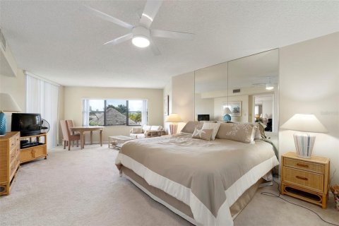 Condominio en alquiler en Saint Pete Beach, Florida, 3 dormitorios, 208.1 m2 № 2205657 - foto 17