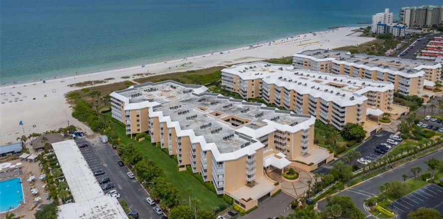 Condominio en Saint Pete Beach, Florida, 3 dormitorios № 2205657