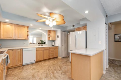 Condominio en alquiler en Saint Pete Beach, Florida, 3 dormitorios, 208.1 m2 № 2205657 - foto 14