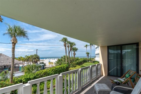 Condominio en alquiler en Saint Pete Beach, Florida, 3 dormitorios, 208.1 m2 № 2205657 - foto 8