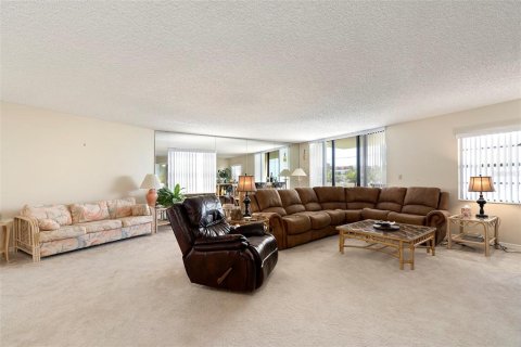 Condominio en alquiler en Saint Pete Beach, Florida, 3 dormitorios, 208.1 m2 № 2205657 - foto 3
