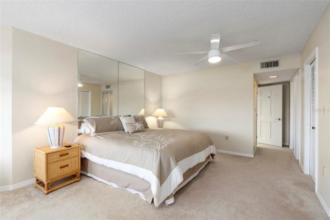 Condominio en alquiler en Saint Pete Beach, Florida, 3 dormitorios, 208.1 m2 № 2205657 - foto 16