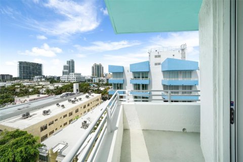 Condo in Miami Beach, Florida, 2 bedrooms  № 2066641 - photo 21