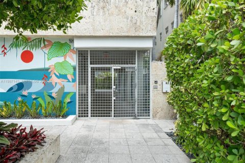 Condo in Miami Beach, Florida, 2 bedrooms  № 2066641 - photo 4