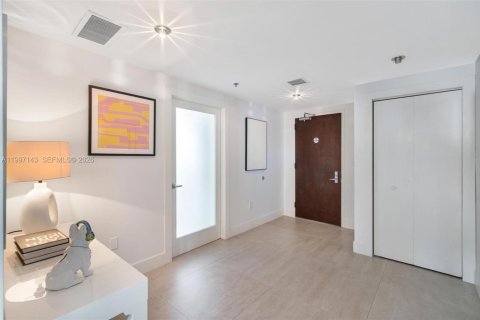 Condo in Miami Beach, Florida, 2 bedrooms  № 2066641 - photo 9