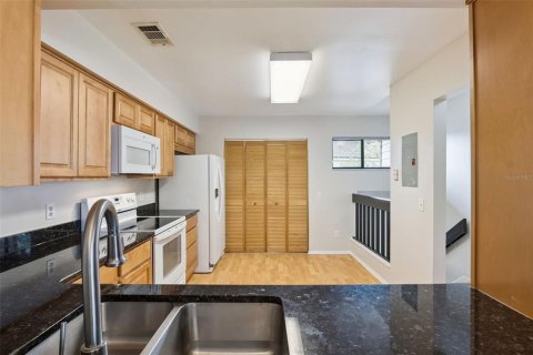 Condo in Orlando, Florida, 2 bedrooms  № 2151006 - photo 10
