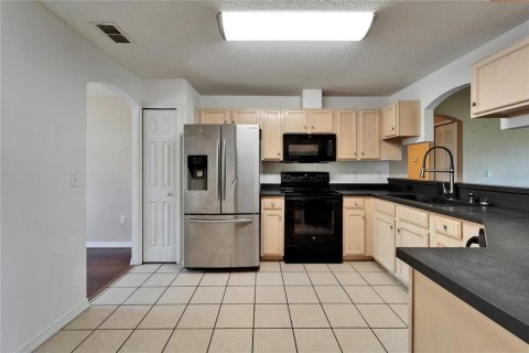House in Plant City, Florida 3 bedrooms, 144.83 sq.m. № 1792264 - photo 17