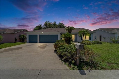 House in Plant City, Florida 3 bedrooms, 144.83 sq.m. № 1792264 - photo 1