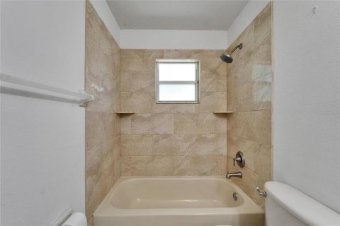 House in Plant City, Florida 3 bedrooms, 144.83 sq.m. № 1792264 - photo 28
