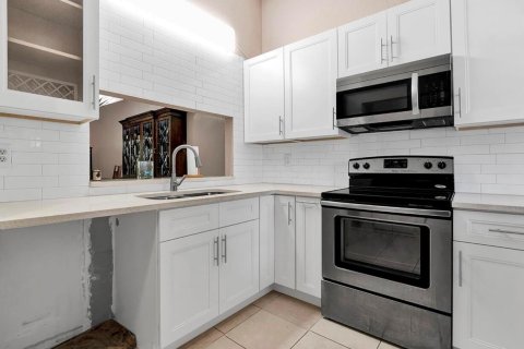 Apartment in Coral Springs, Florida 2 bedrooms, 92.9 sq.m. № 2288248 - photo 3