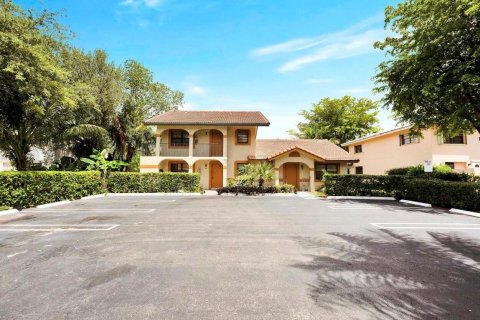 Apartment in Coral Springs, Florida 2 bedrooms, 92.9 sq.m. № 2288248