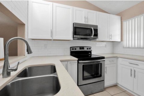 Apartment in Coral Springs, Florida 2 bedrooms, 92.9 sq.m. № 2288248 - photo 4