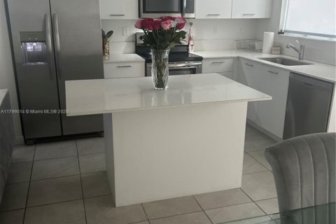 Adosado en venta en Miami, Florida, 3 dormitorios, 123.37 m2 № 1684212 - foto 17
