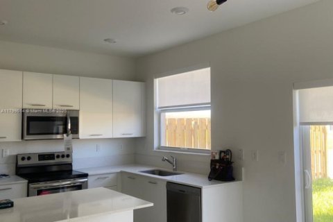 Adosado en venta en Miami, Florida, 3 dormitorios, 123.37 m2 № 1684212 - foto 6