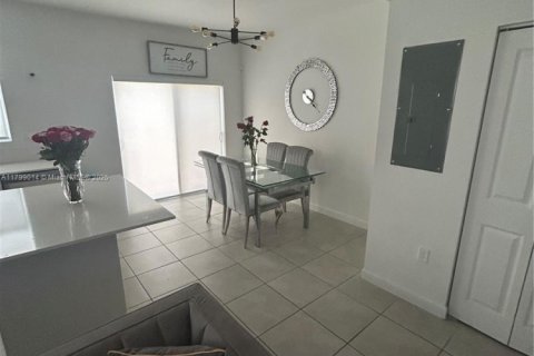 Adosado en venta en Miami, Florida, 3 dormitorios, 123.37 m2 № 1684212 - foto 20