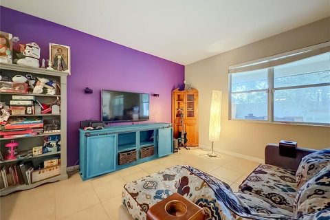 House in Orlando, Florida 4 bedrooms, 226.59 sq.m. № 2215813 - photo 6