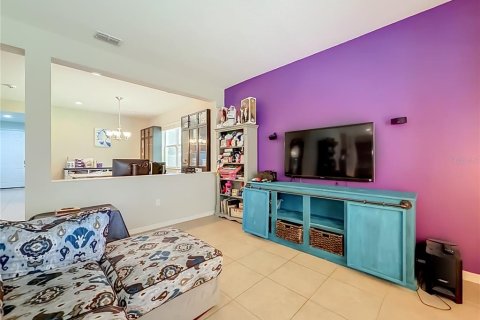 House in Orlando, Florida 4 bedrooms, 226.59 sq.m. № 2215813 - photo 7