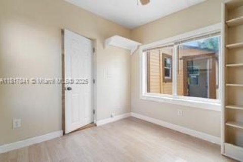 Commercial property in Lake Worth, Florida 126.25 sq.m. № 1775183 - photo 21