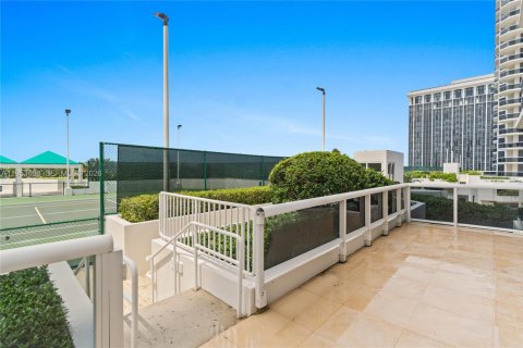 Кондоминиум с 2 спальнями в Майами-Бич, Флорида № 2055293