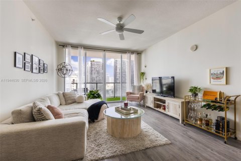 Кондоминиум с 2 спальнями в Майами, Флорида № 2001950