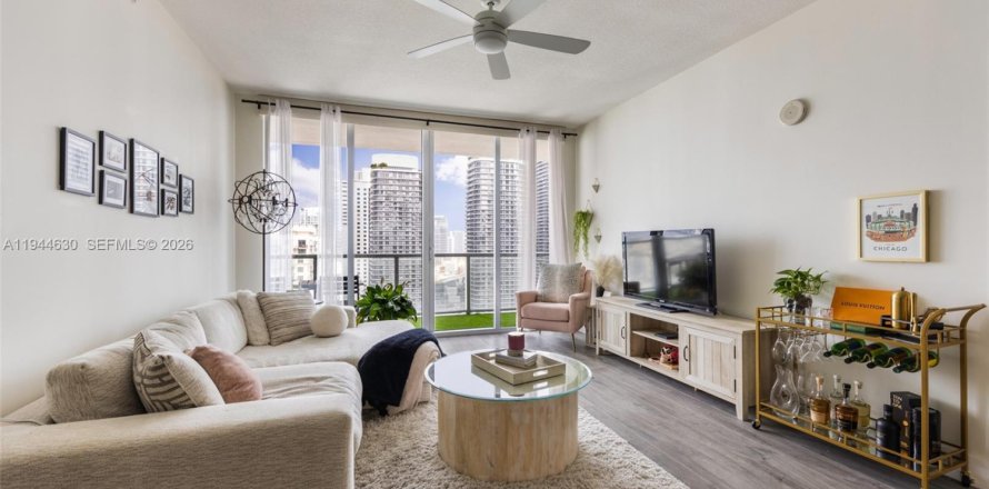 Кондоминиум с 2 спальнями в Майами, Флорида № 2001950