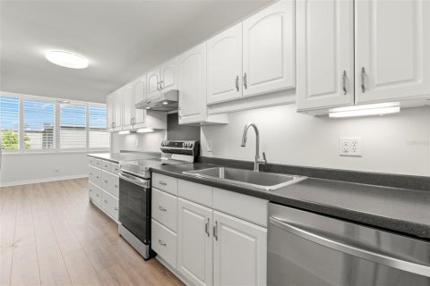 Copropriété à louer à Saint Petersburg, Floride: 1 chambre, 85.93 m2 № 2209893 - photo 11