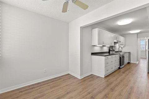 Copropriété à louer à Saint Petersburg, Floride: 1 chambre, 85.93 m2 № 2209893 - photo 13