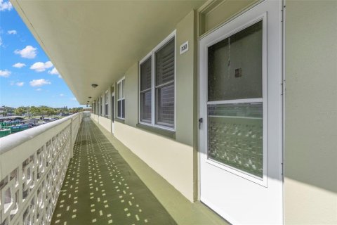 Copropriété à louer à Saint Petersburg, Floride: 1 chambre, 85.93 m2 № 2209893 - photo 2