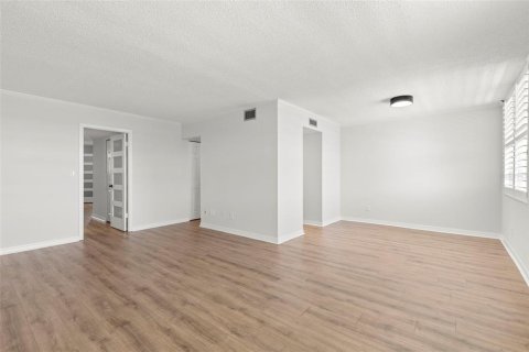 Copropriété à louer à Saint Petersburg, Floride: 1 chambre, 85.93 m2 № 2209893 - photo 6