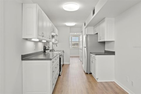 Copropriété à louer à Saint Petersburg, Floride: 1 chambre, 85.93 m2 № 2209893 - photo 8