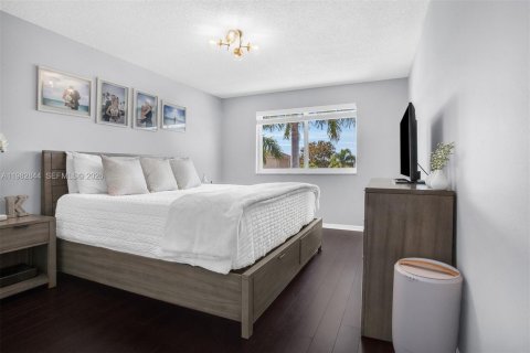 Купить виллу или дом в Катлер-Бей, Флорида 4 спальни, 158.4м2, № 2052493 - фото 19