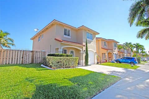 Купить виллу или дом в Катлер-Бей, Флорида 4 спальни, 158.4м2, № 2052493 - фото 9