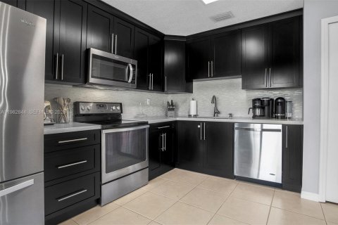 Купить виллу или дом в Катлер-Бей, Флорида 4 спальни, 158.4м2, № 2052493 - фото 4