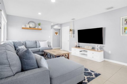 Купить виллу или дом в Катлер-Бей, Флорида 4 спальни, 158.4м2, № 2052493 - фото 11