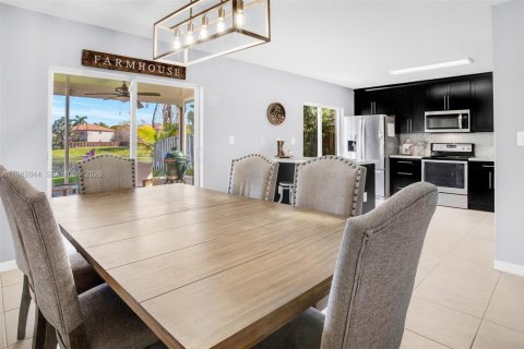 Купить виллу или дом в Катлер-Бей, Флорида 4 спальни, 158.4м2, № 2052493 - фото 15