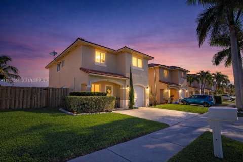 Дом в Катлер-Бей, Флорида 4 спальни, 158.4м2 № 2052493