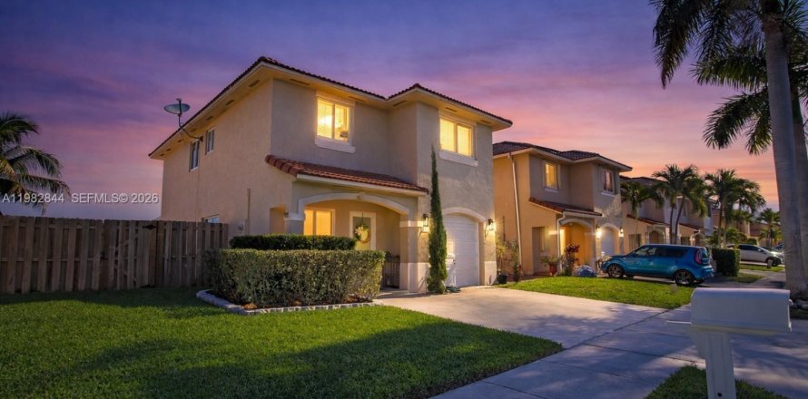 Дом в Катлер-Бей, Флорида 4 спальни, 158.4м2 № 2052493