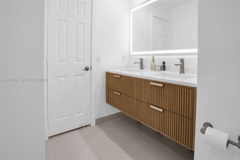 Купить виллу или дом в Катлер-Бей, Флорида 4 спальни, 158.4м2, № 2052493 - фото 22