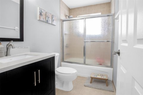 Купить виллу или дом в Катлер-Бей, Флорида 4 спальни, 158.4м2, № 2052493 - фото 25