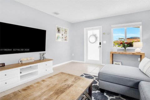 Купить виллу или дом в Катлер-Бей, Флорида 4 спальни, 158.4м2, № 2052493 - фото 10