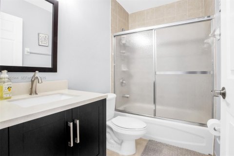 Купить виллу или дом в Катлер-Бей, Флорида 4 спальни, 158.4м2, № 2052493 - фото 18