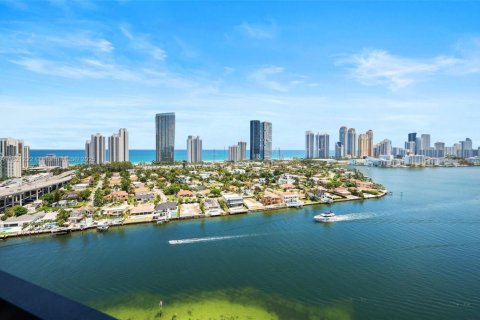 Condo in Aventura, Florida, 2 bedrooms  № 1942342 - photo 1
