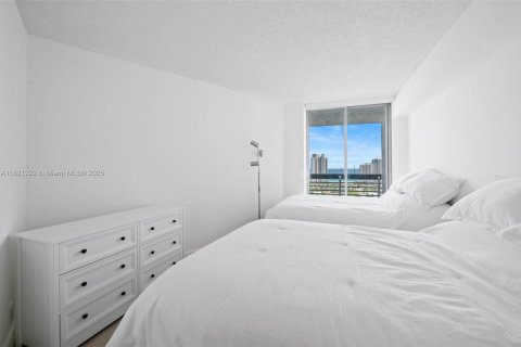 Condo in Aventura, Florida, 2 bedrooms  № 1942342 - photo 17