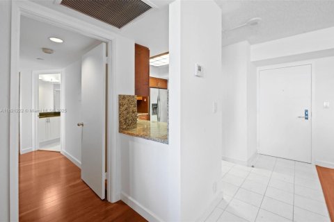 Condo in Aventura, Florida, 2 bedrooms  № 1942342 - photo 14