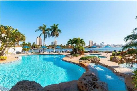 Condo in Aventura, Florida, 2 bedrooms  № 1942342 - photo 21