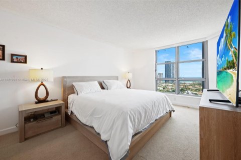 Condo in Aventura, Florida, 2 bedrooms  № 1942342 - photo 11