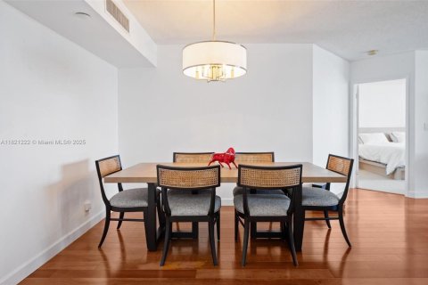 Condo in Aventura, Florida, 2 bedrooms  № 1942342 - photo 8
