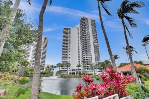 Condo in Aventura, Florida, 2 bedrooms  № 1942342 - photo 22