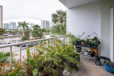 Copropriété à vendre à Sunny Isles Beach, Floride: 2 chambres, 125.42 m2 № 1950322 - photo 19